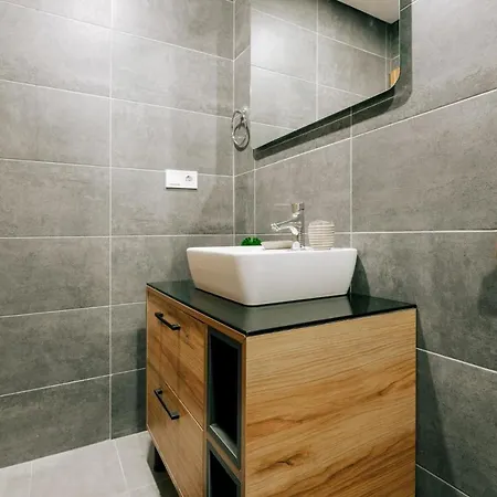 Compact Flat 2 Min To Metro, Near Marmara Park Apartamento