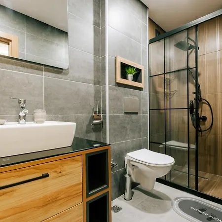 Compact Flat 2 Min To Metro, Near Marmara Park * Estambul